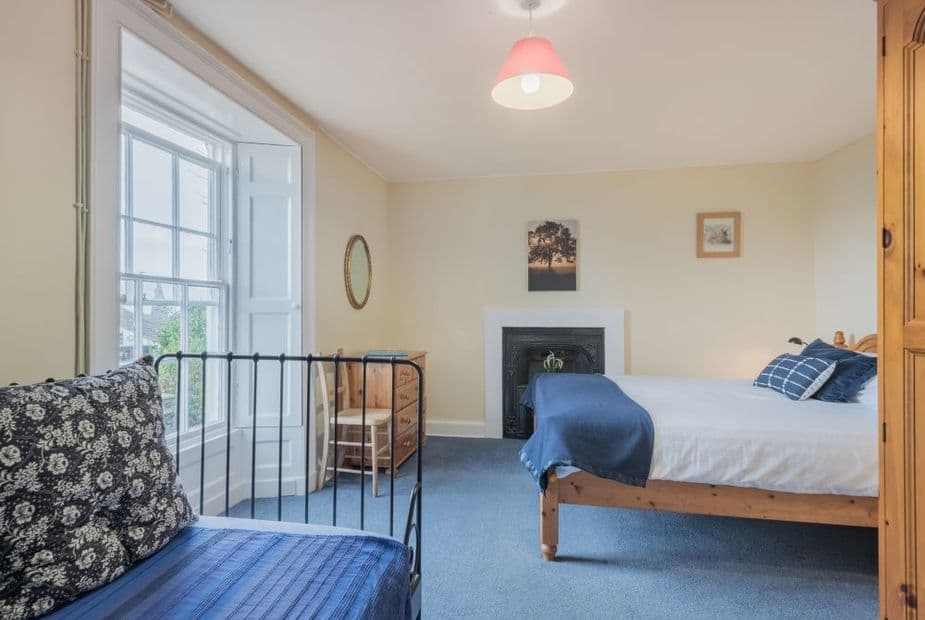 King size room with additional day bed