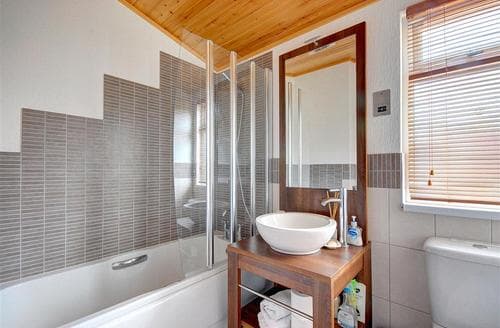 Family Bathroom - View 1