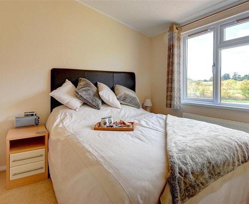 Bedroom 1 - View 1