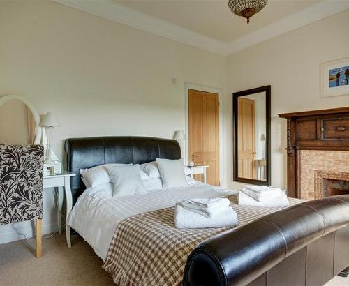 Bedroom 1 - View 1