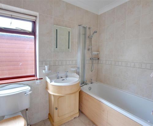 CB571 Bathroom