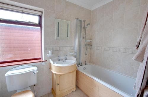 CB571 Bathroom