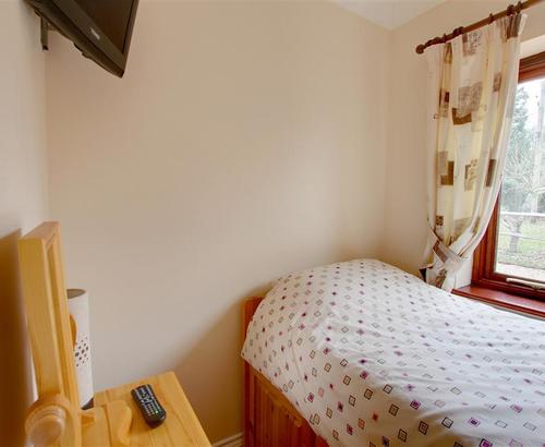 CB571 Bedroom 2