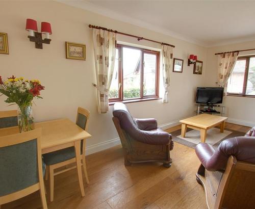 CB571 Sitting Room - view 2