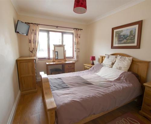 CB571 Bedroom 1