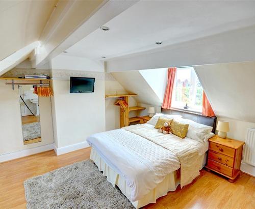 Bedroom 3 - View 1