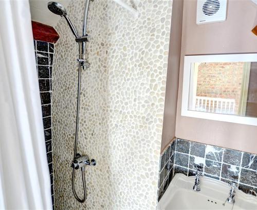 Shower room - View 2