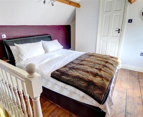 Bedroom - View 2