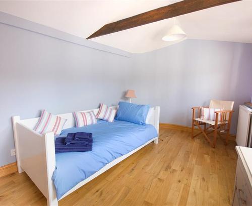 Bedroom 3 - View 1