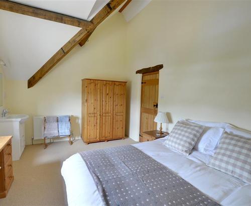 Bedroom 1 - View 3