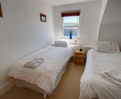 Bedroom 2 - View 2