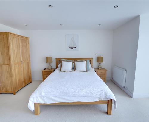 Bedroom 1 - View 1