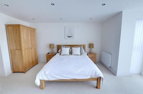 Bedroom 1 - View 1