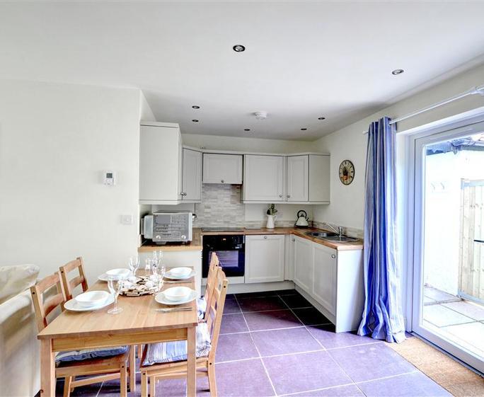 Kitchen / Dining Area