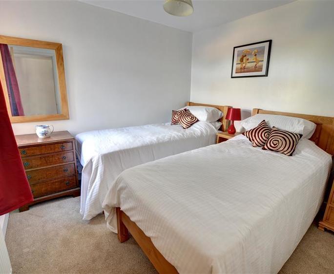 EK726 - Bedroom 2
