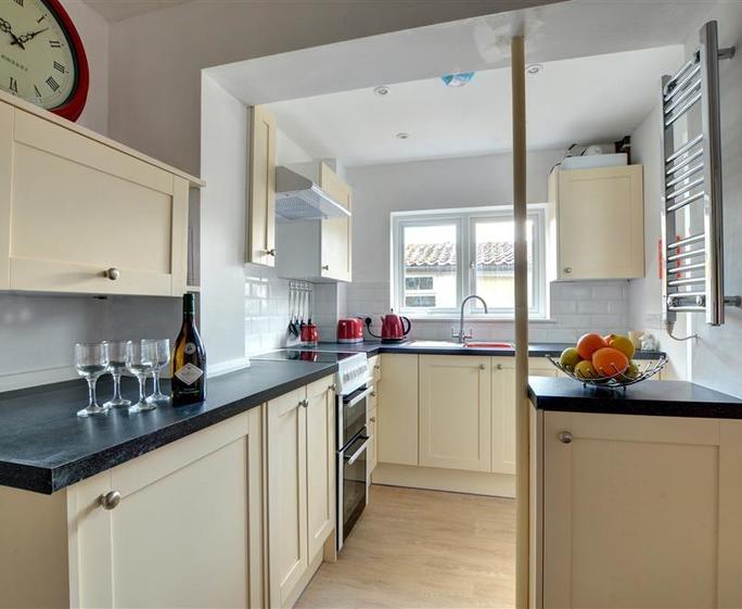 EK726 - Kitchen - view 2