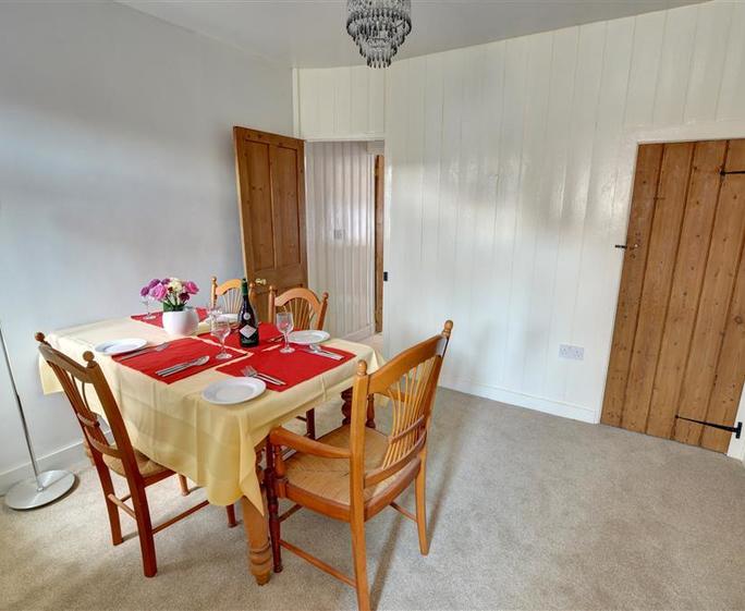 EK726 - Dining Room