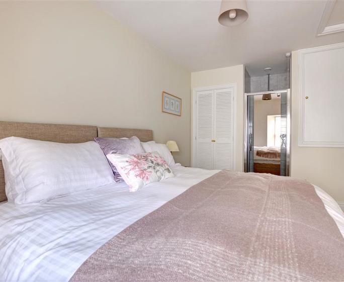 Bedroom 1 - View 2