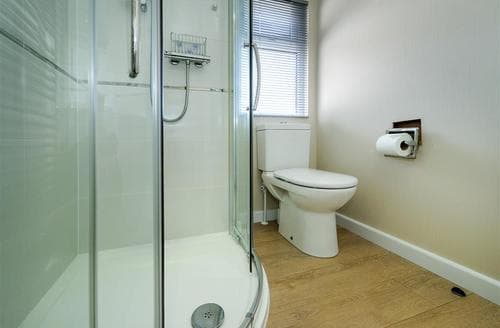 T34WAR - En Suite Shower Room - View 2