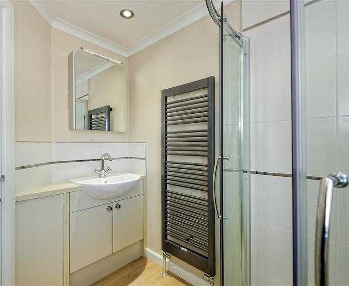 T34WAR - En Suite Shower Room - View 1