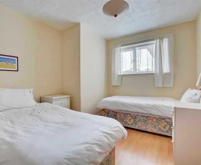 Twin bedroom also with built in wardrobe.