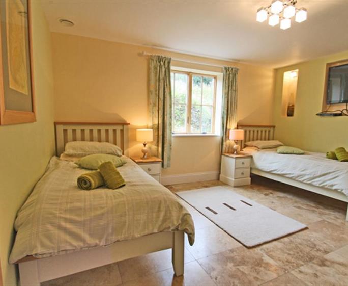 FL038_bed3.jpg