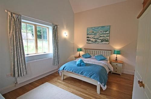 FL038_bed2a.jpg