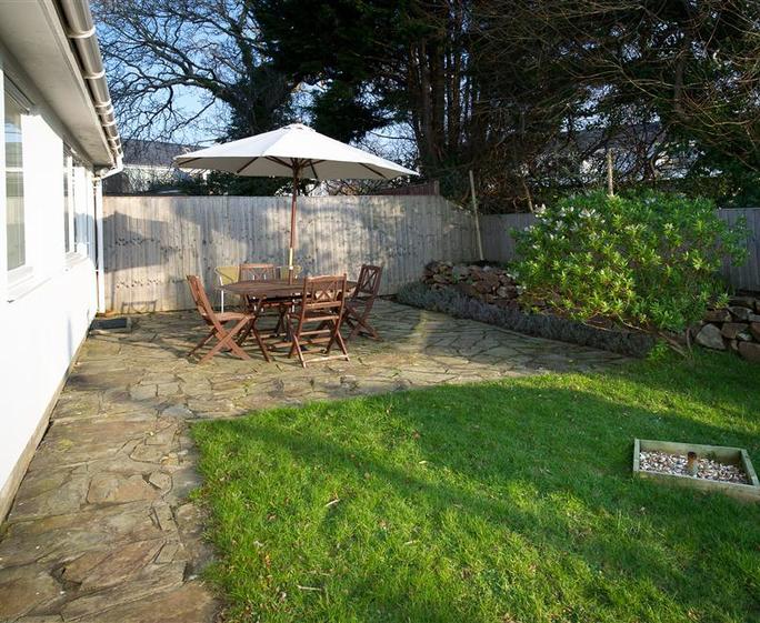 TYNIXX - Rear Patio & Garden