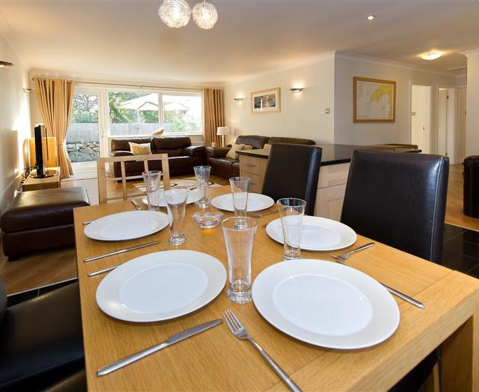 TYNIXX - Dining Area