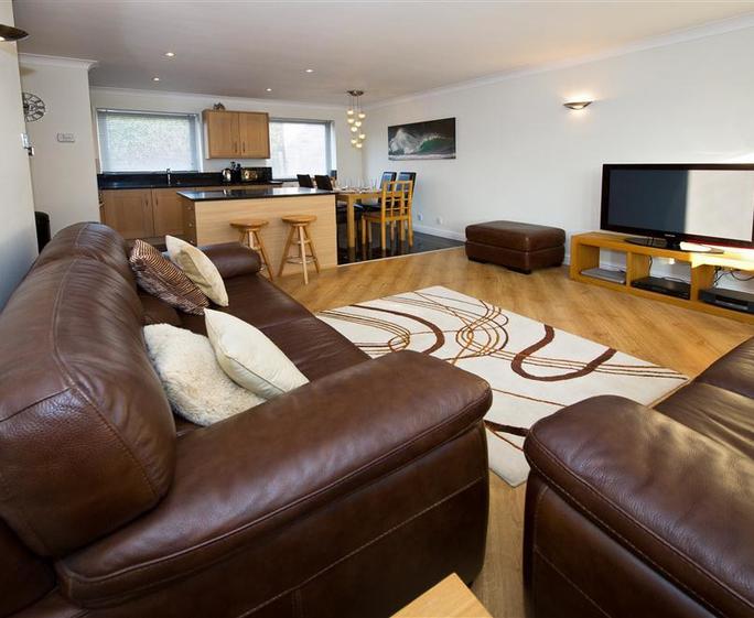TYNIXX - Living Room View 2