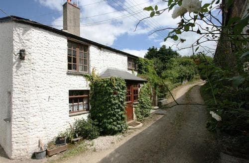 Lane to cottage