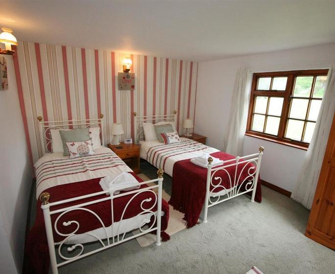 Twin bedroom