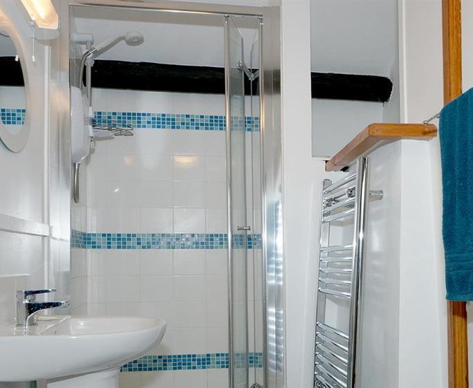 Snowdon-View-ensuite-16