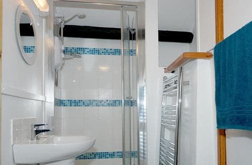 Snowdon-View-ensuite-16