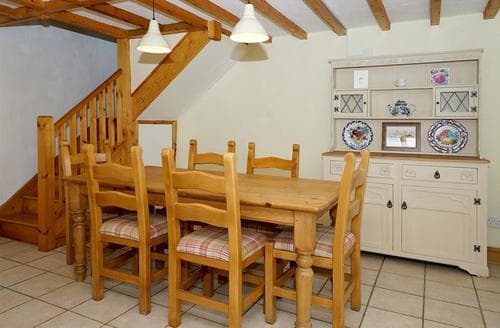 Snowdon-View-dining-room-16