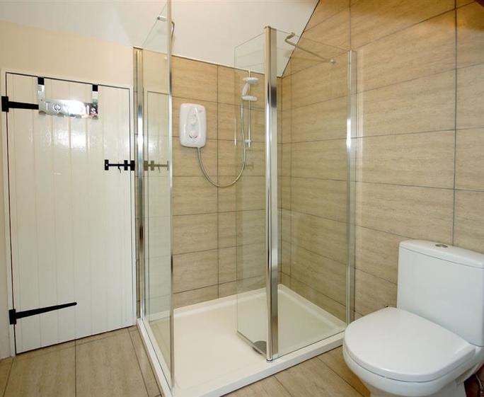 Ciltreflys-1st-floor-shower-room2-14