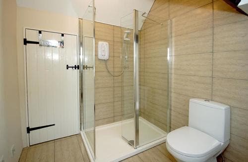 Ciltreflys-1st-floor-shower-room2-14
