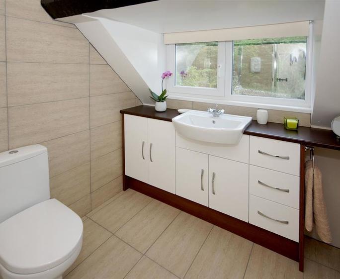 Ciltreflys-1st-floor-shower-room1-14