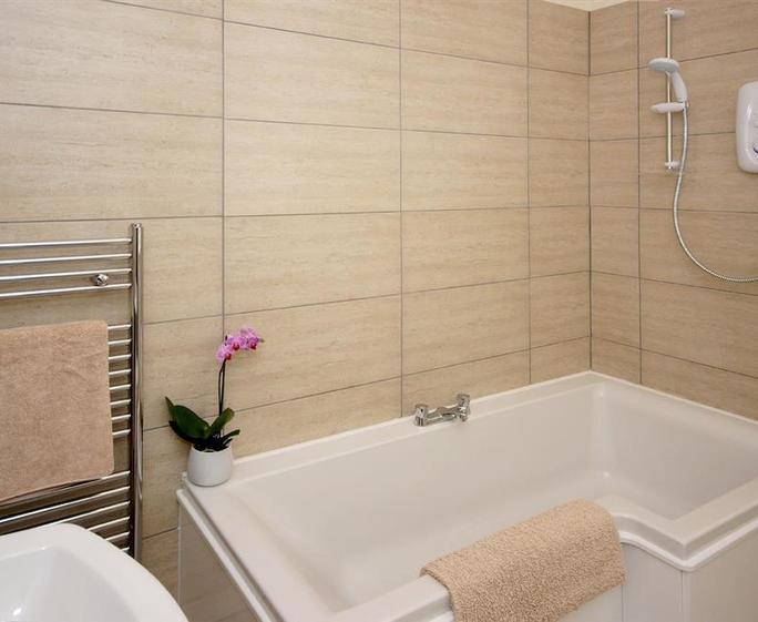 Ciltreflys-gf-bathroom1-14