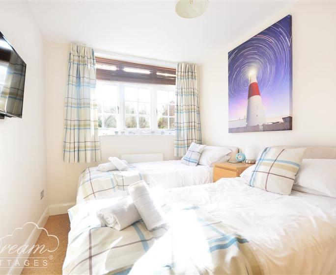 twin bedroom