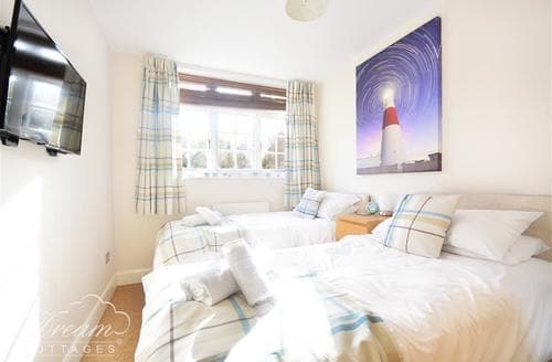 twin bedroom
