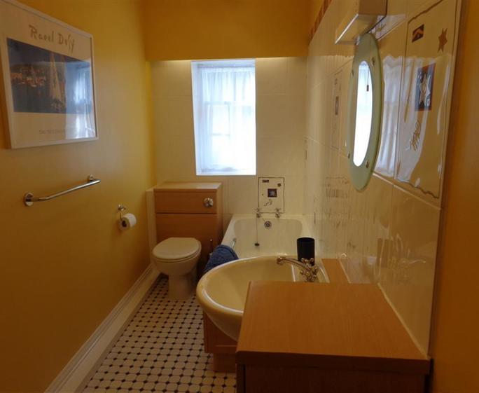 Main bathroom