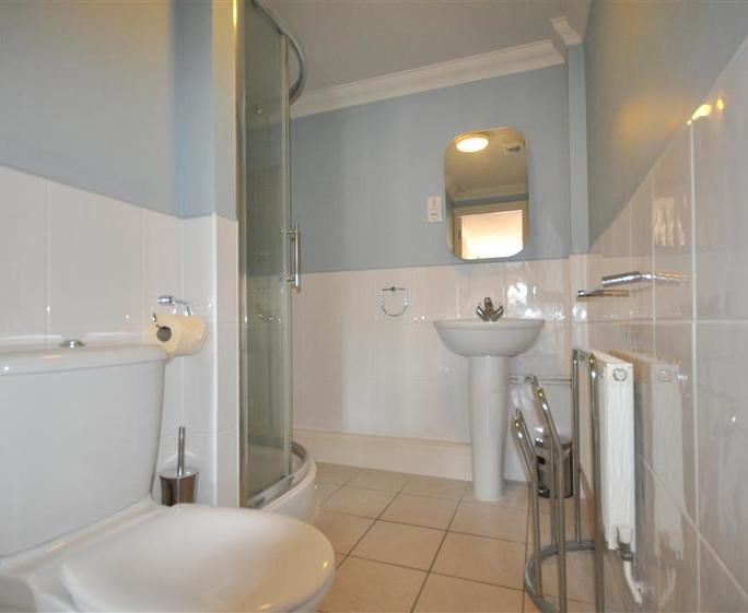 Bedroom 2 en suite