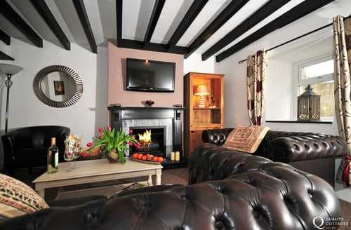 Holiday cottage near coastal path Llyn Peninsula - open fire in lounge