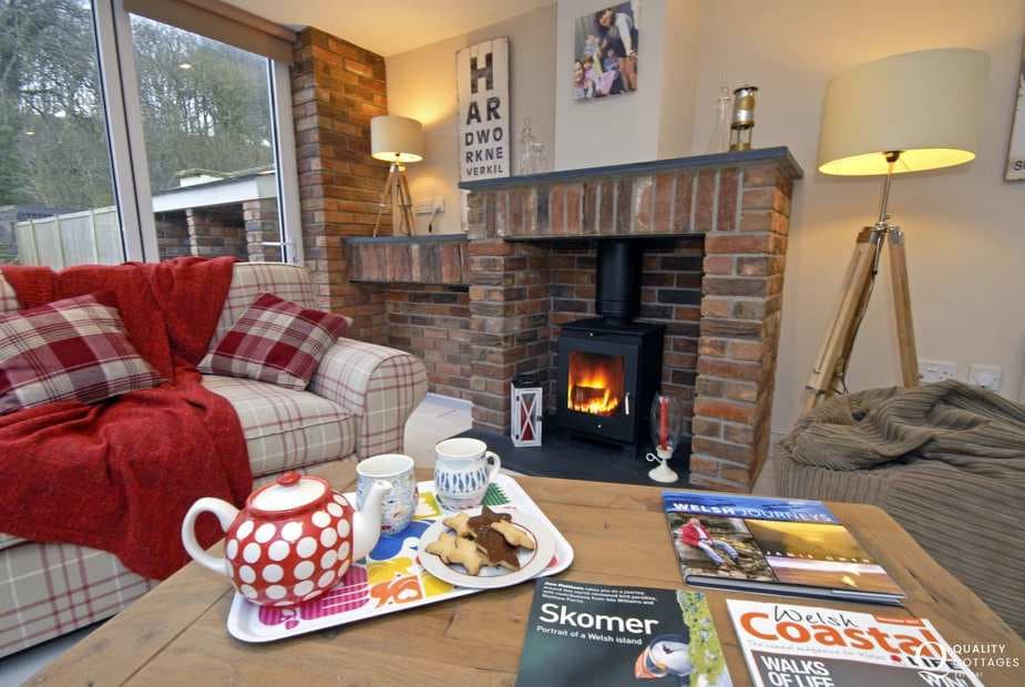 Little Haven cosy holiday cottage with log burning stove