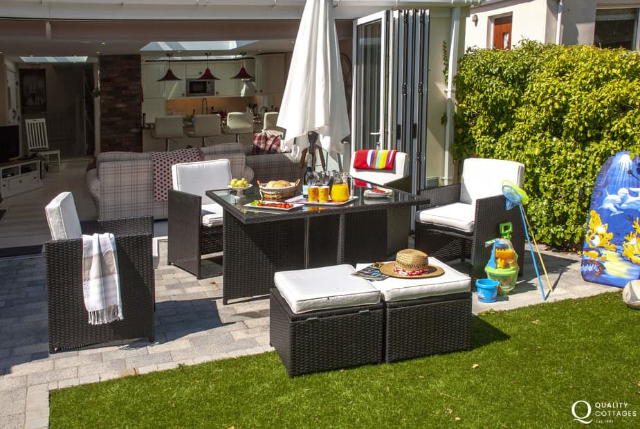 Little Haven holiday cottage - enclosed rear garden