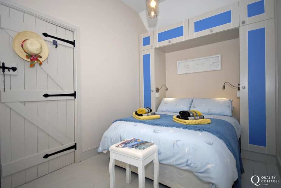 Little Haven cottage sleeps 4 guests - double