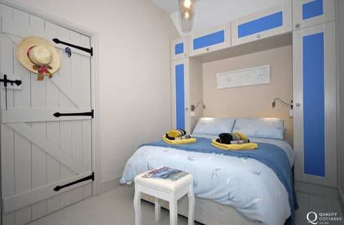 Little Haven cottage sleeps 4 guests - double