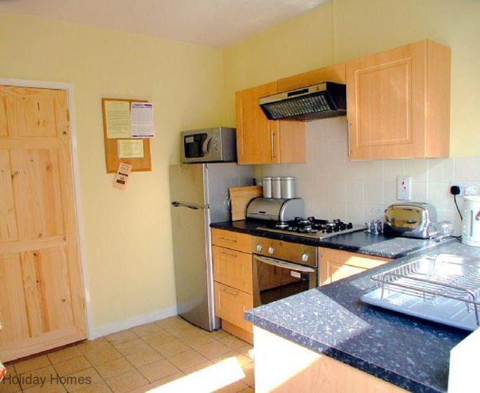 Sandpiper Holiday Cottage Paignton - Modern Kitche
