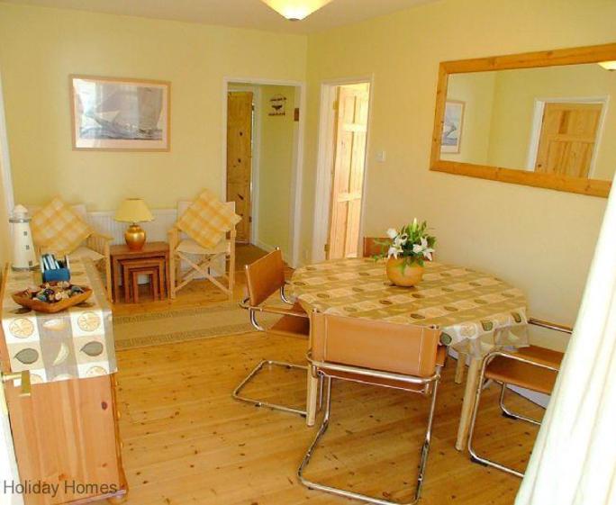 Sandpiper Holiday Cottage Paignton - Dining Area